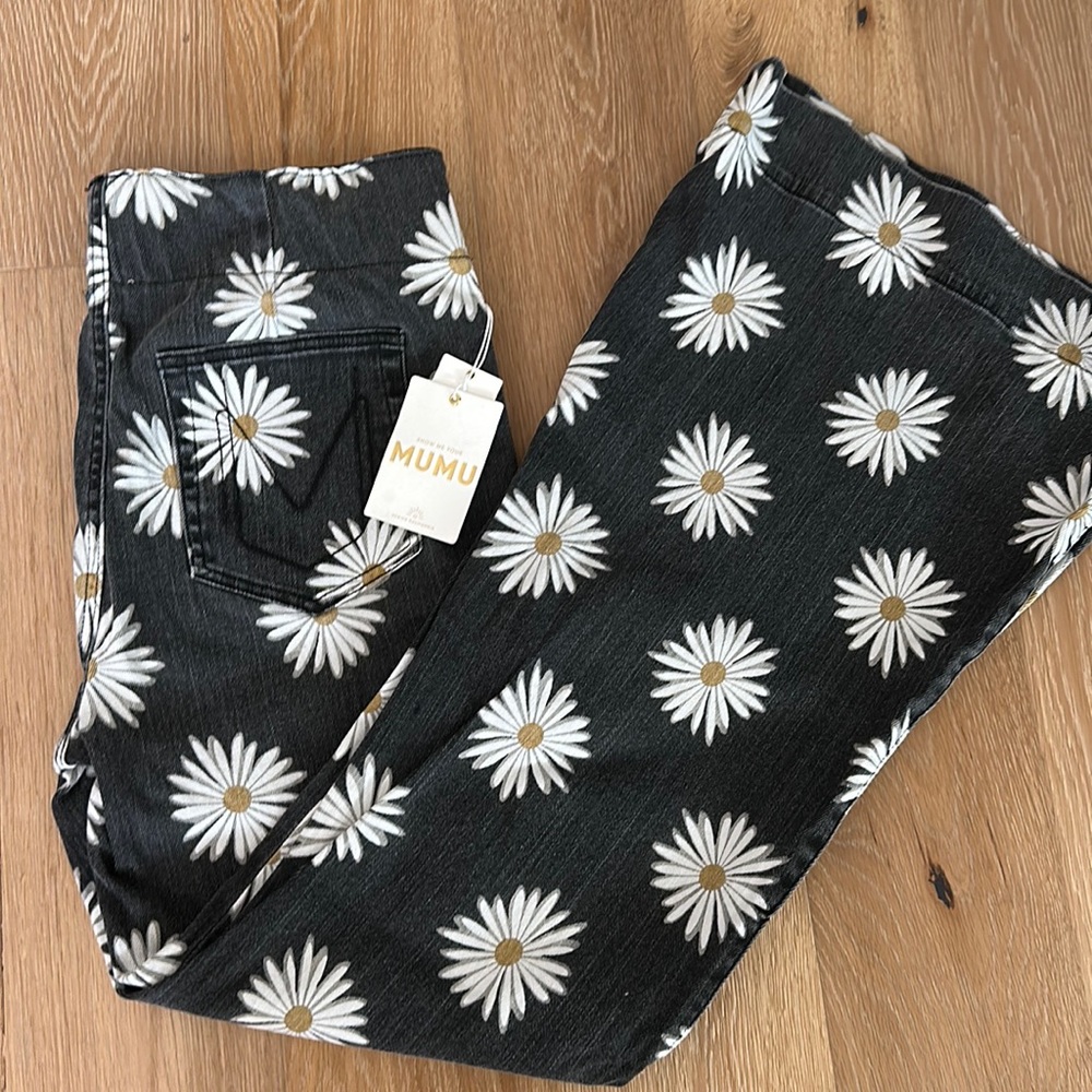 Brand new daisy flare pant